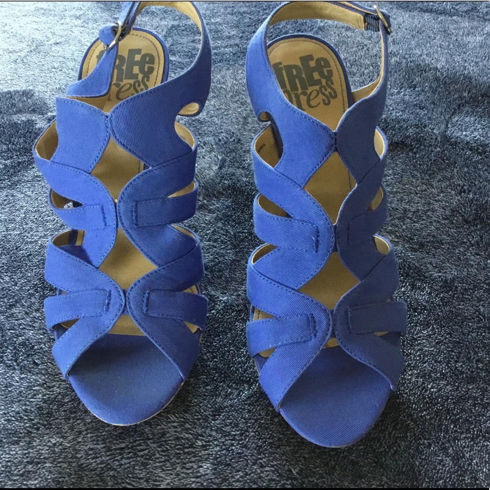 Free Press Blue Fabric Wedge Size 9.5